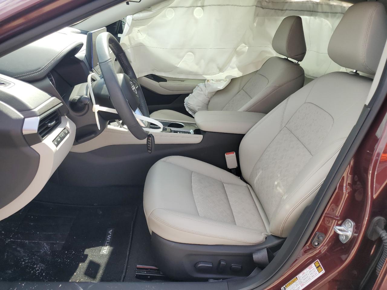 2024 Nissan Altima - Image 7