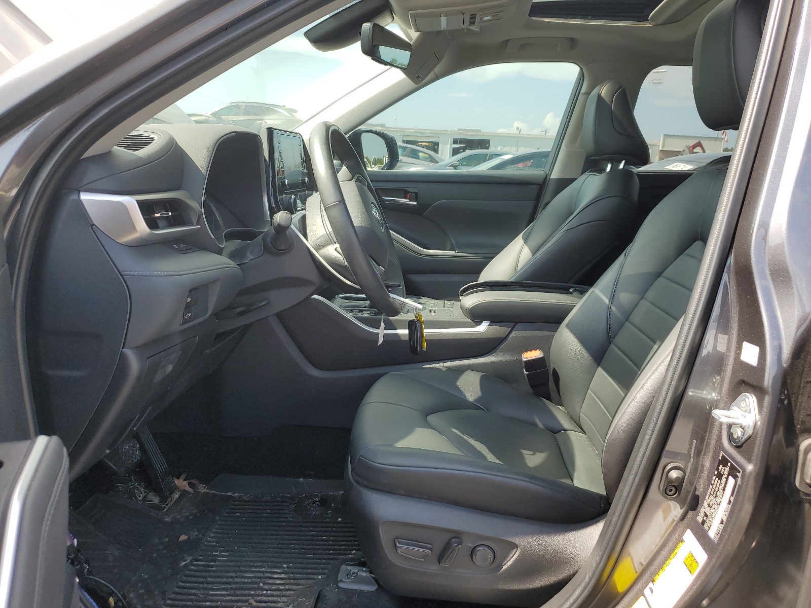 5TDGBRCH8NS555779 2022 Toyota Highlander Hybrid Xle