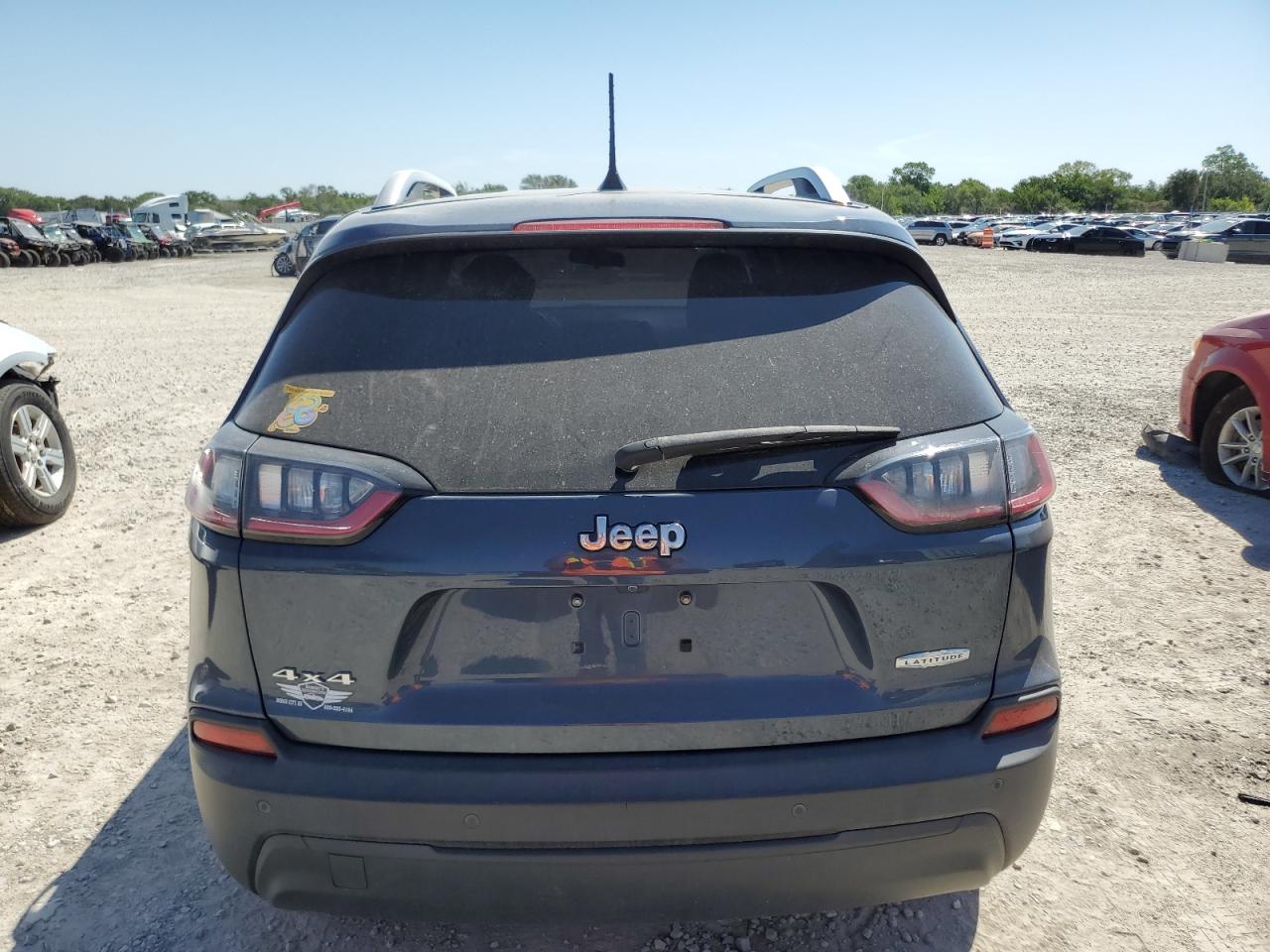 1C4PJMCB2KD379787 2019 Jeep Cherokee Latitude