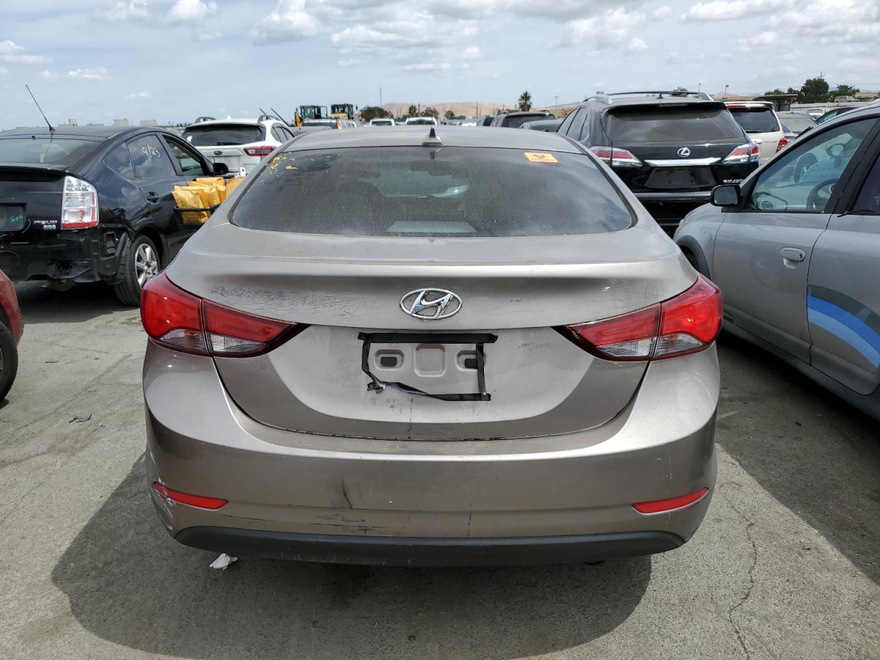 2016 Hyundai Elantra Se VIN: 5NPDH4AE4GH727697 Lot: 67703234