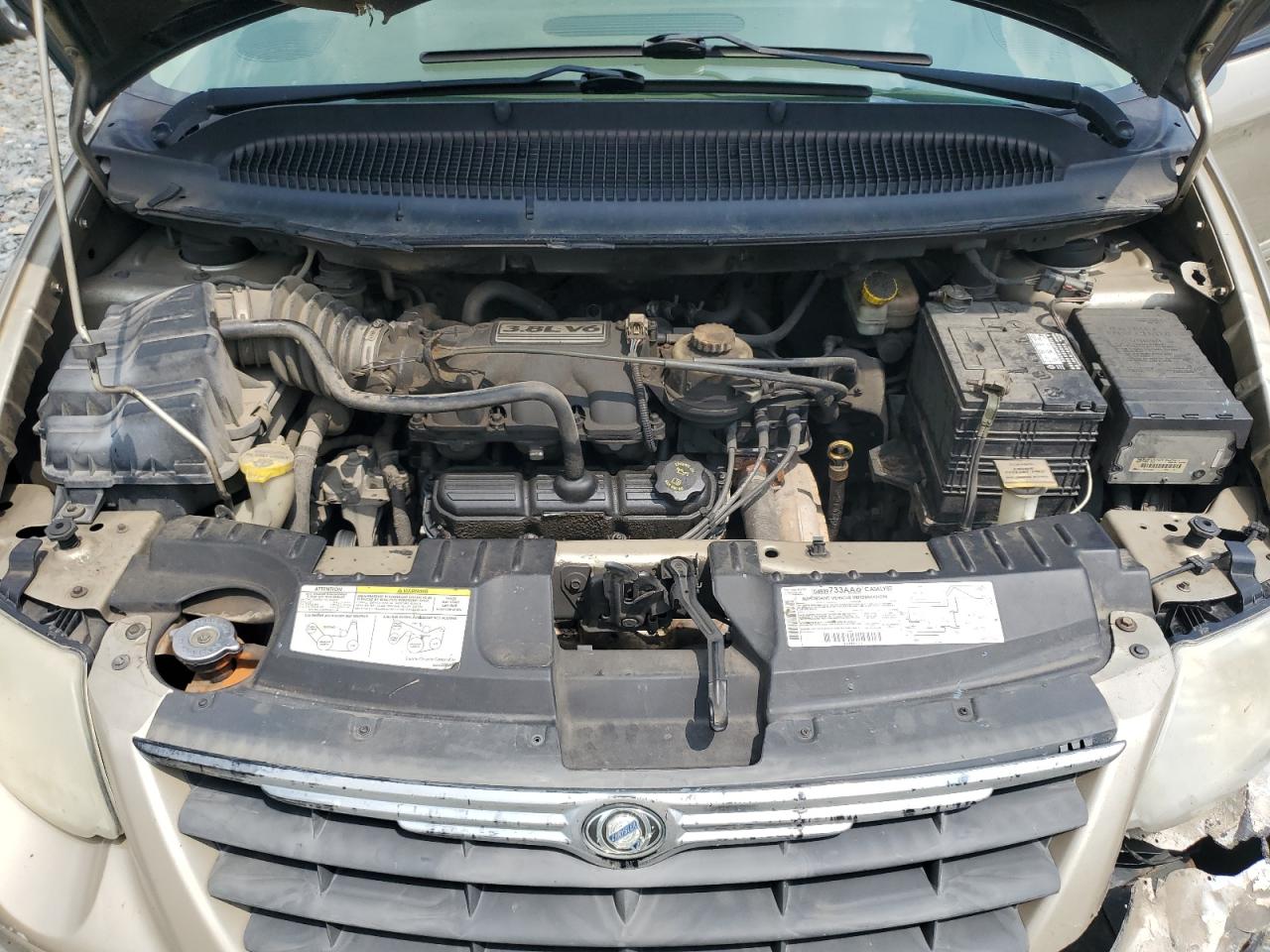 2005 Chrysler Town & Country Touring VIN: 2C4GP54L95R240740 Lot: 65997754