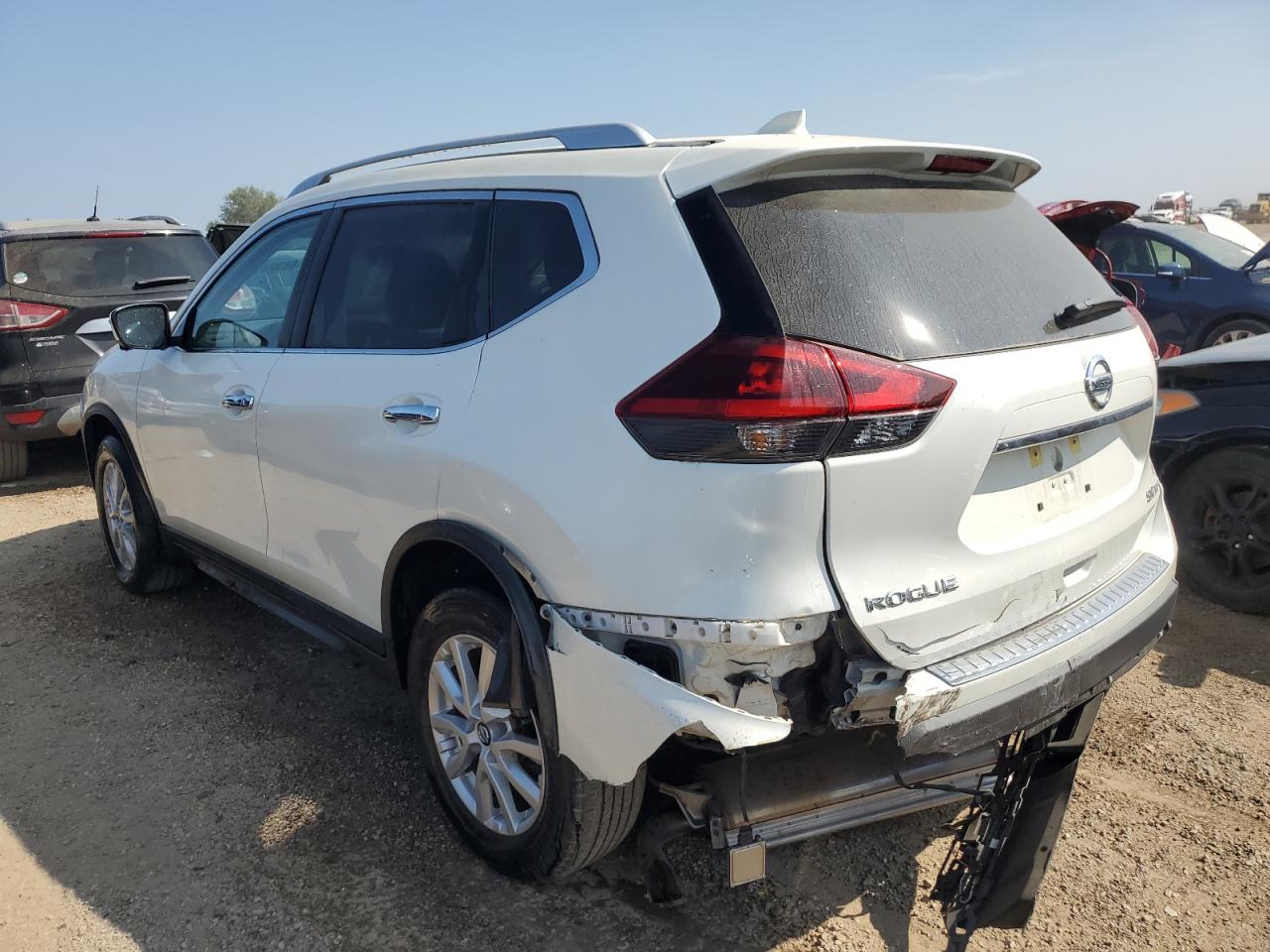 KNMAT2MV4JP500054 2018 NISSAN ROGUE - Image 2