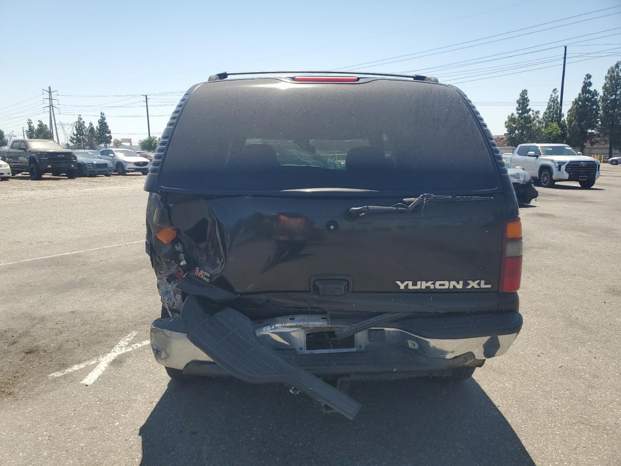 2001 Chevrolet Tahoe C1500 VIN: 1GNEC13T11R209728 Lot: 66196604