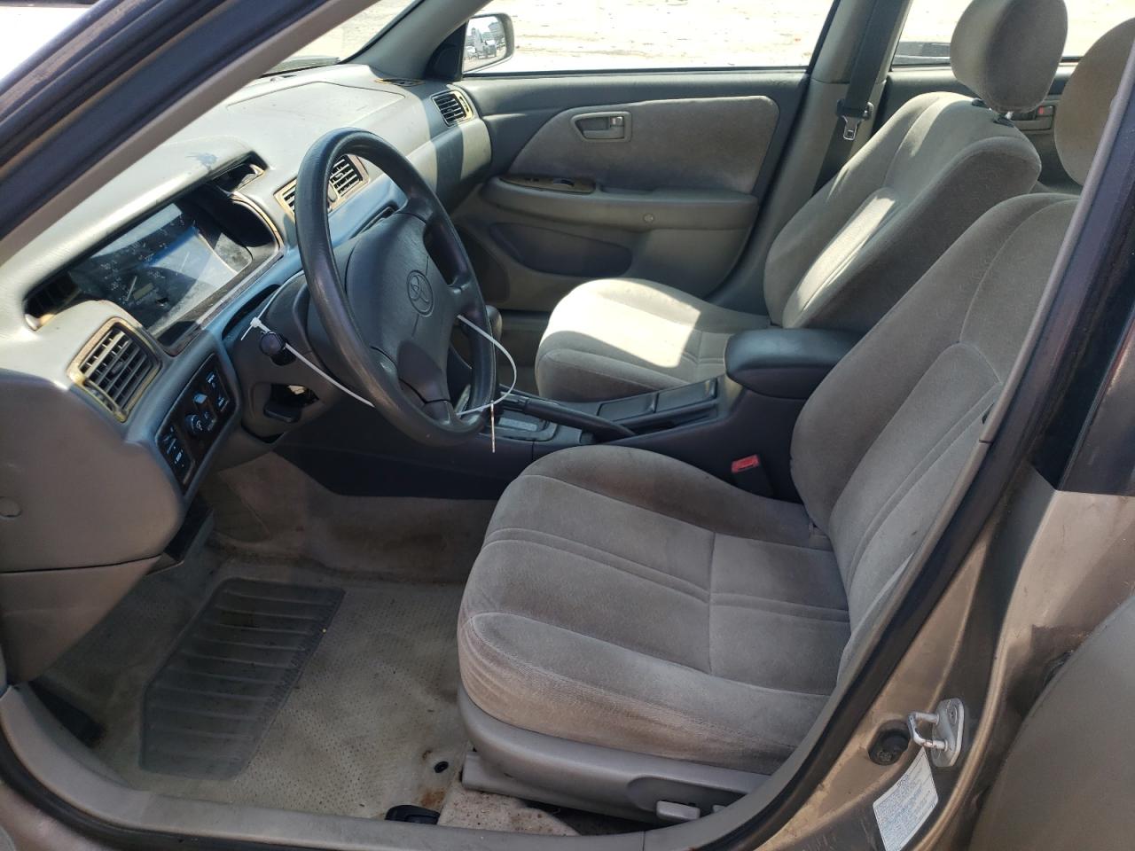 1999 Toyota Camry Le VIN: 4T1BF22K5XU075602 Lot: 67153884