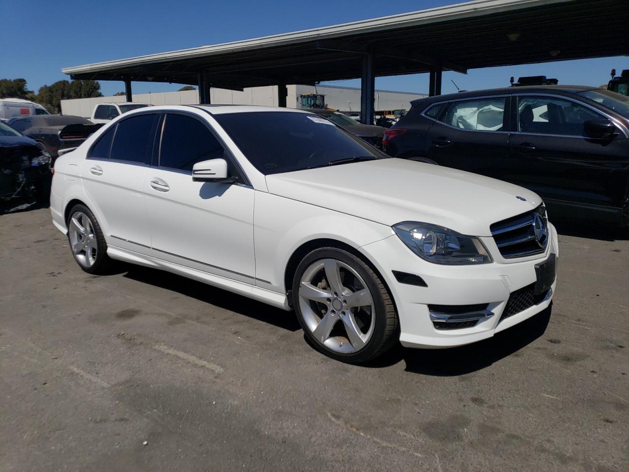 VIN WDDGF5HB4EA942494 2014 MERCEDES-BENZ C-CLASS no.4