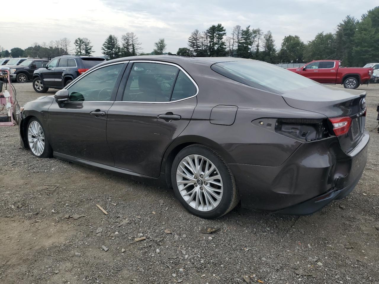 4T1B11HK4JU504946 2018 TOYOTA CAMRY - Image 2