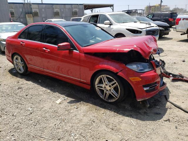  MERCEDES-BENZ C-CLASS 2013 Червоний