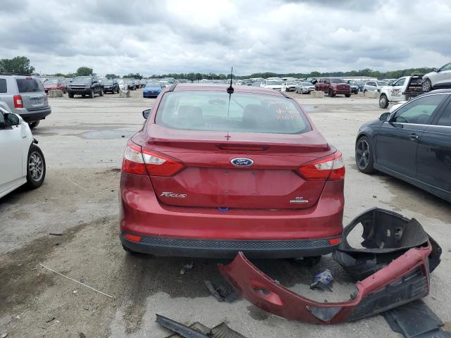 Sedans FORD FOCUS 2013 Czerwony