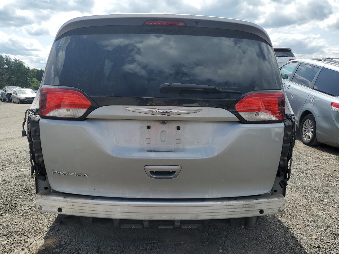 2C4RC1BGXJR252683 2018 Chrysler Pacifica Touring L