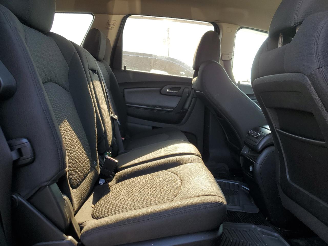 2010 Chevrolet Traverse - Image 11