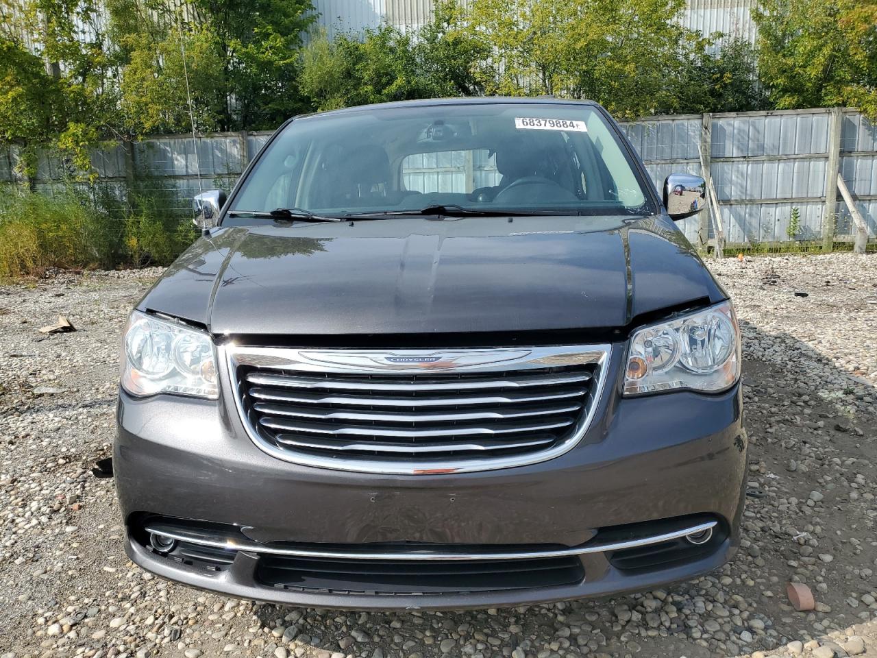 2015 Chrysler Town & Country - Image 5
