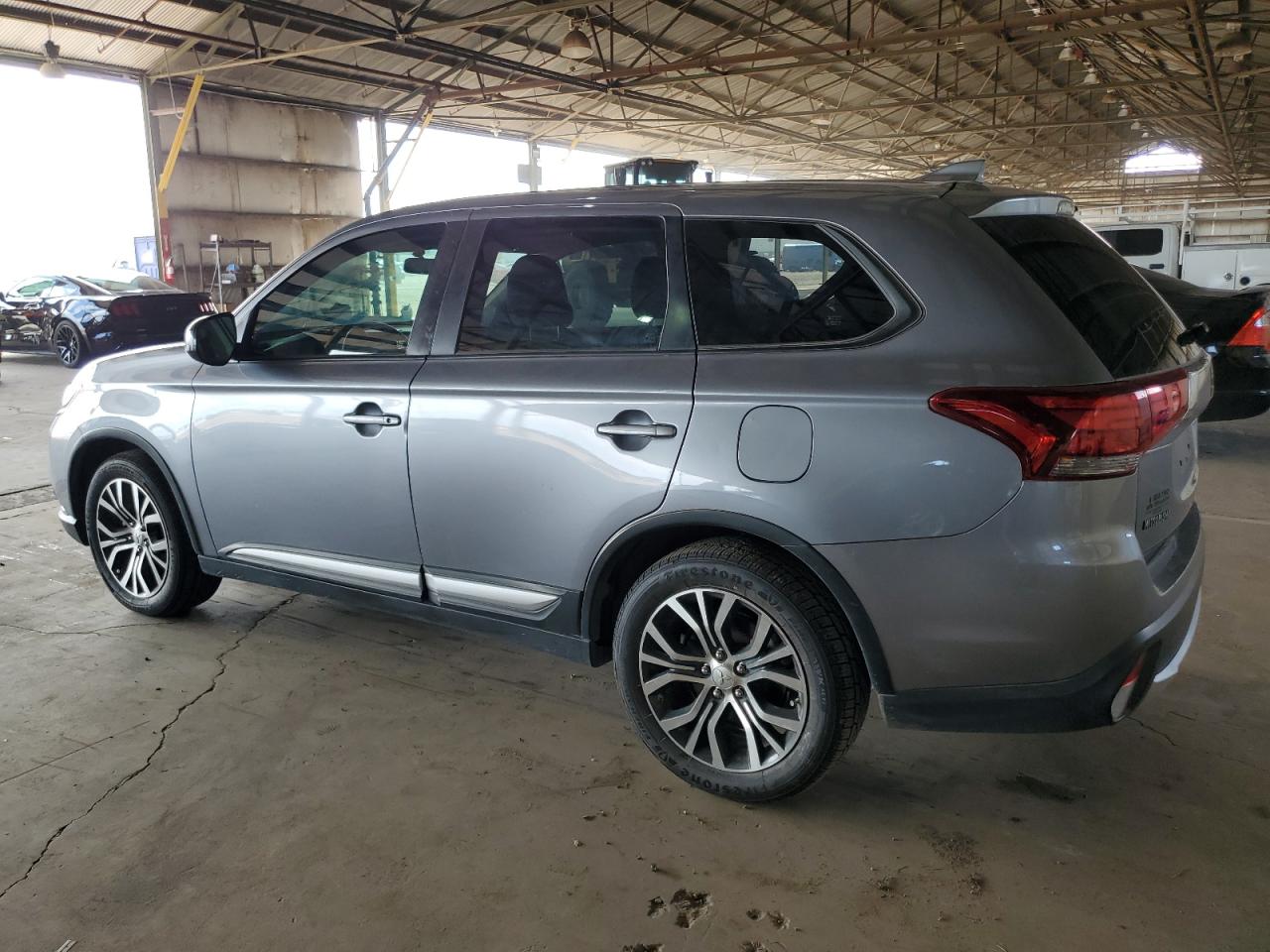 JA4AD2A30HZ034650 2017 MITSUBISHI OUTLANDER - Image 2