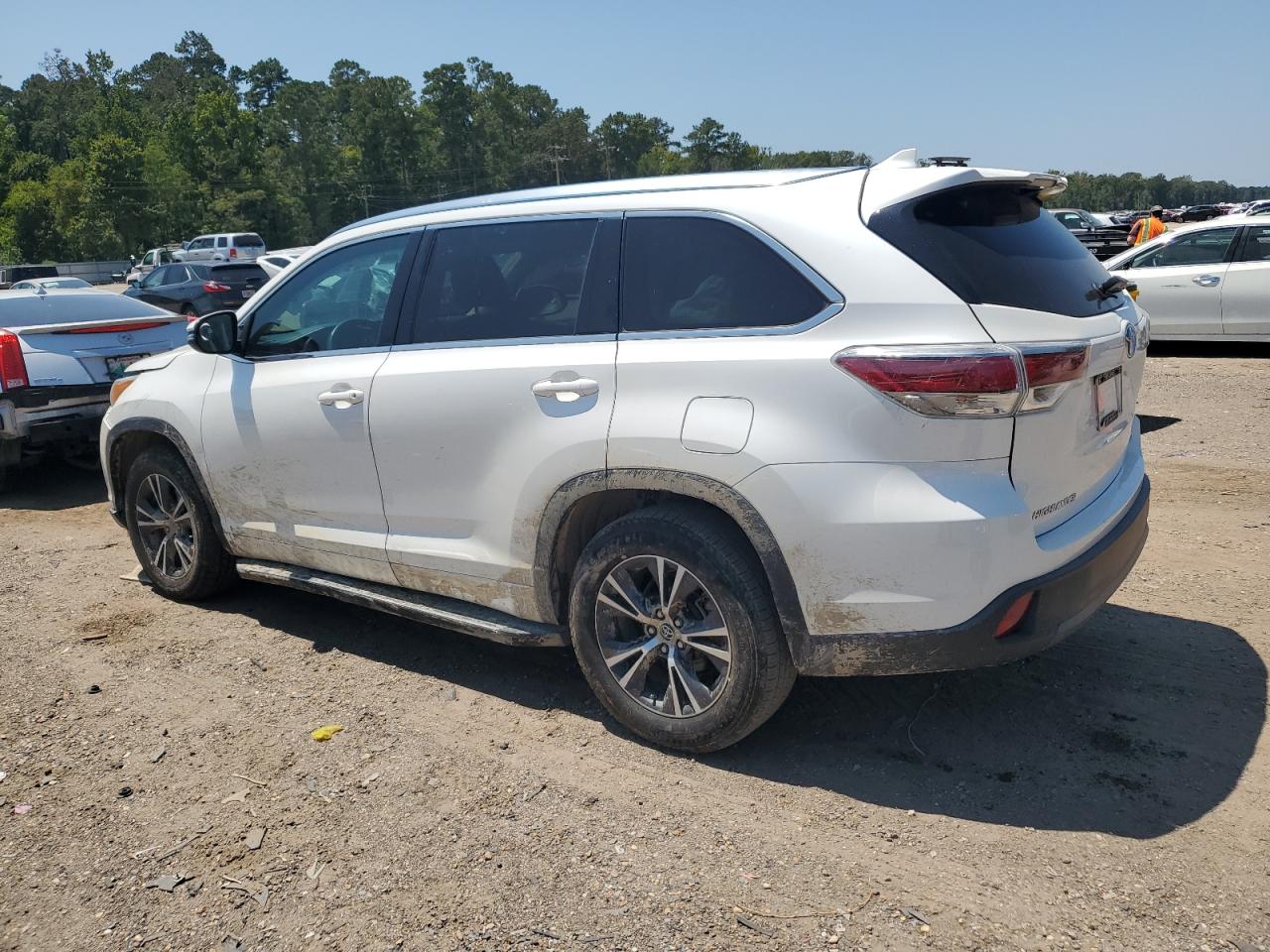 5TDKKRFHXGS133103 2016 TOYOTA HIGHLANDER - Image 2