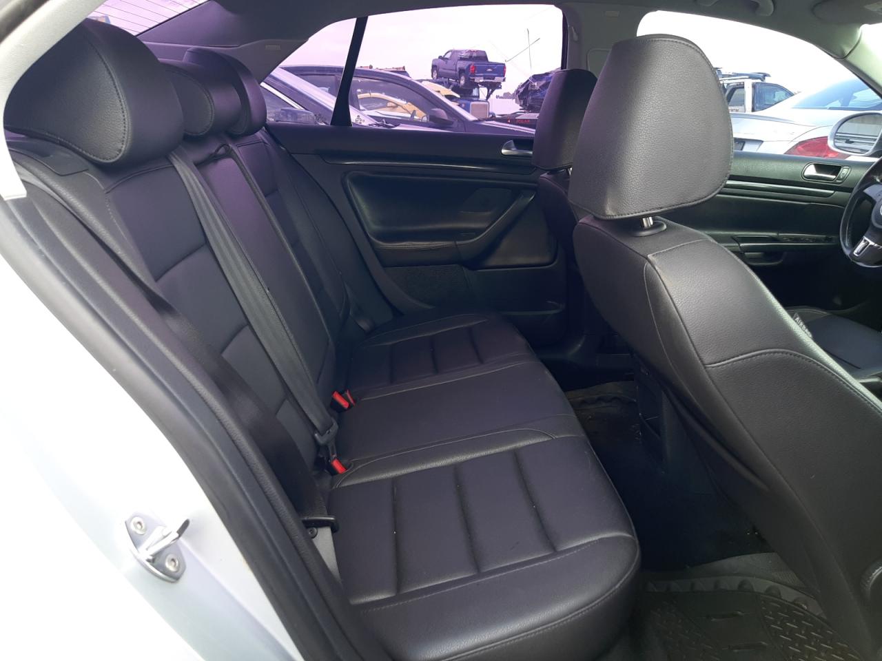 2010 Volkswagen Jetta - Image 10