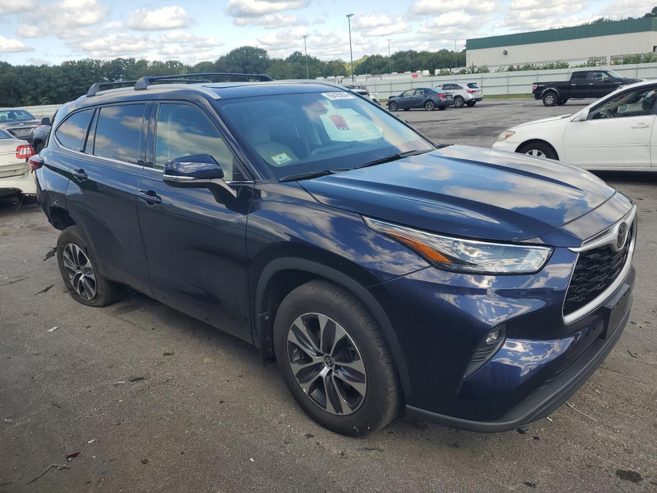 2022 Toyota Highlander - Image 4