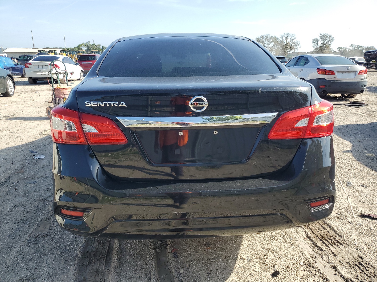 2018 Nissan Sentra S vin: 3N1AB7AP7JY289181