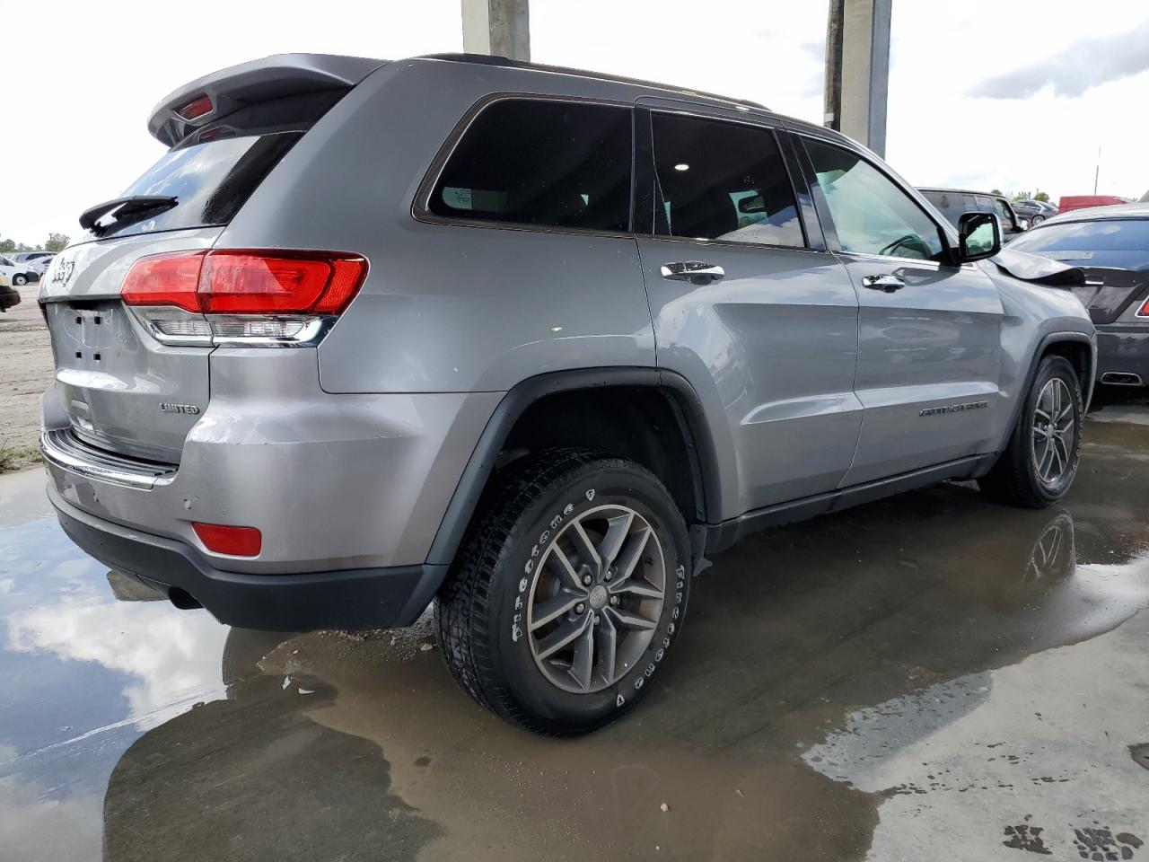 2017 Jeep Grand Cherokee - Image 3