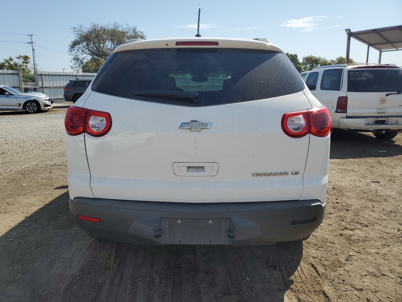 1GNKRFED1BJ403552 2011 Chevrolet Traverse Ls