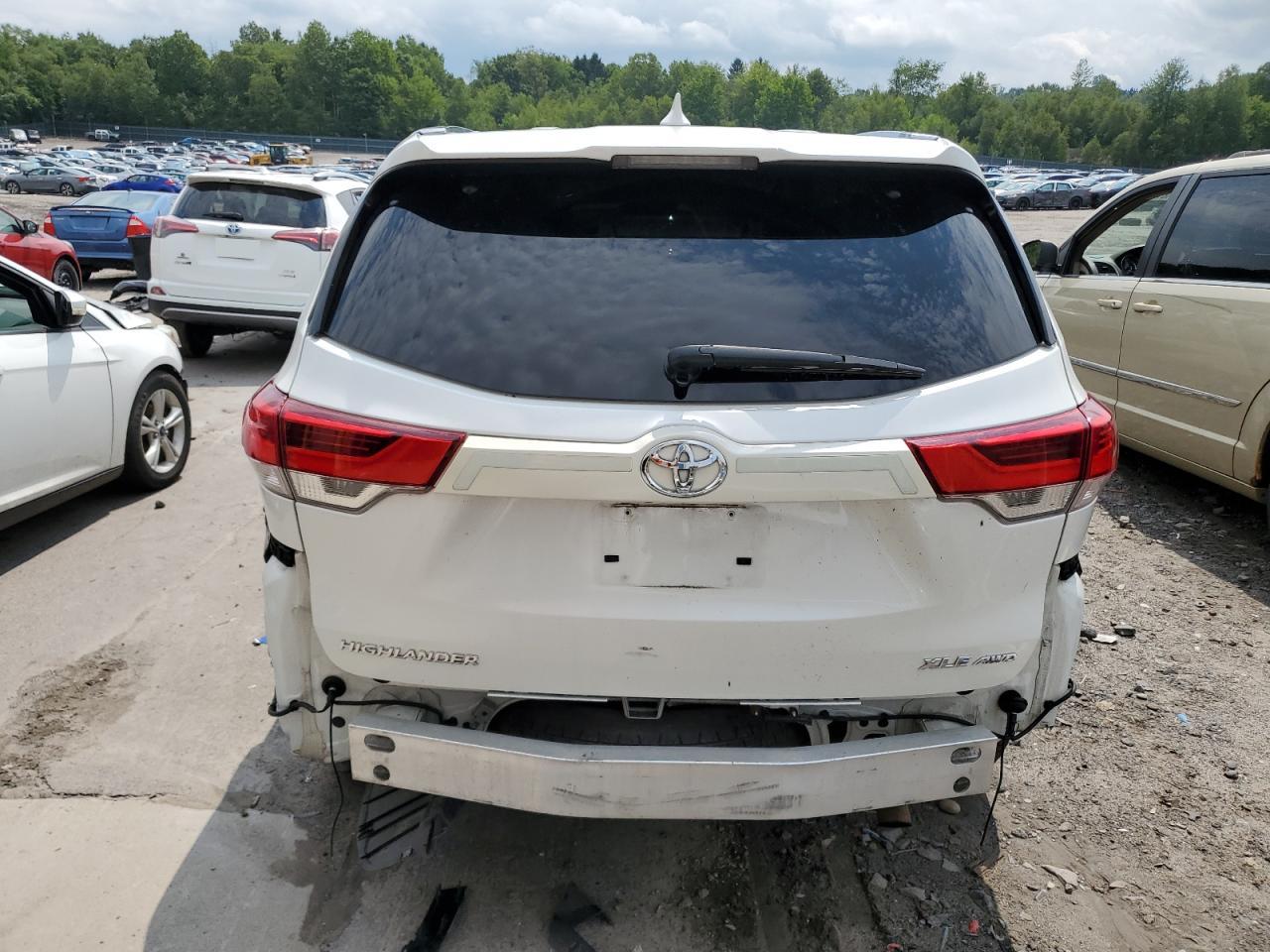 2018 Toyota Highlander Se VIN: 5TDJZRFH3JS809132 Lot: 65576094