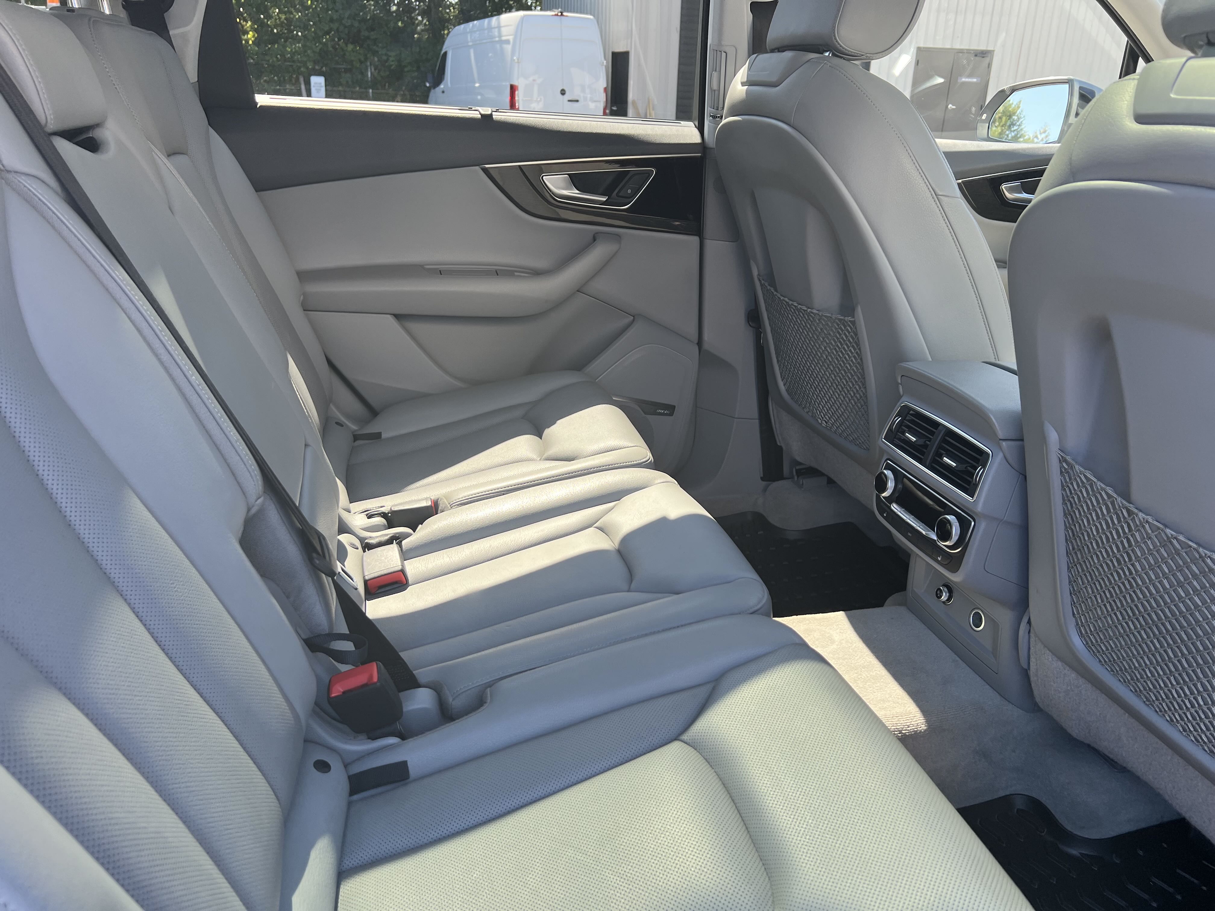 2018 Audi Q7 Prestige vin: WA1VAAF74JD002450