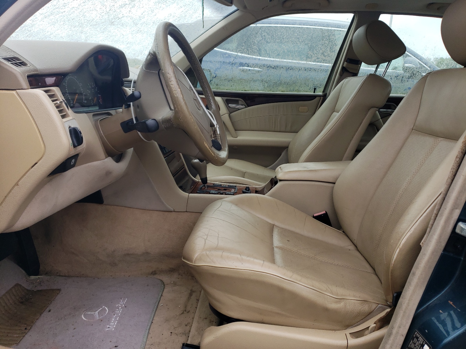 WDBJF65H4XA794279 1999 Mercedes-Benz E 320