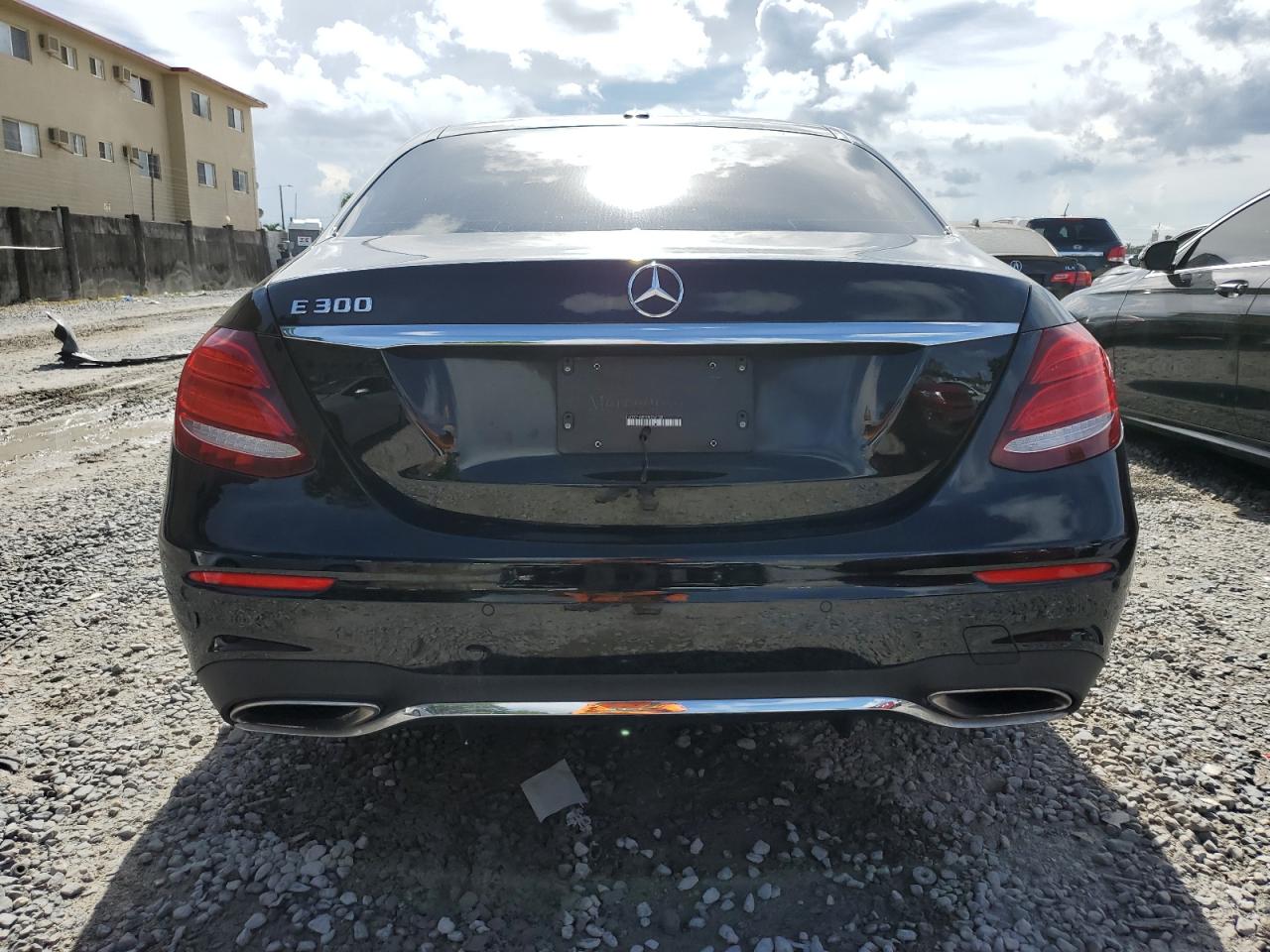 2017 Mercedes-Benz E 300 VIN: WDDZF4JB9HA256128 Lot: 65637714