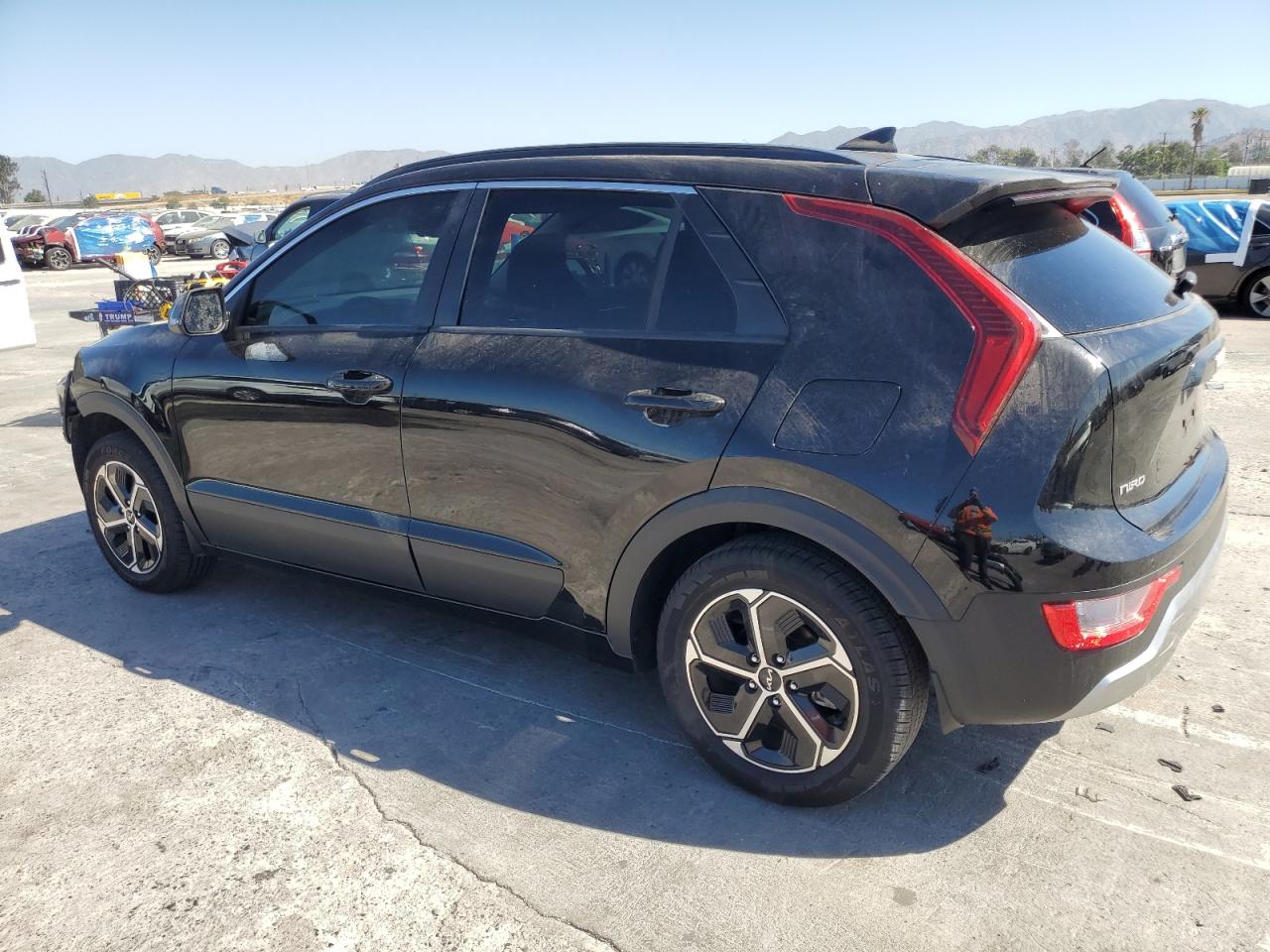 KNDCR3LE9P5077376 2023 KIA NIRO - Image 2