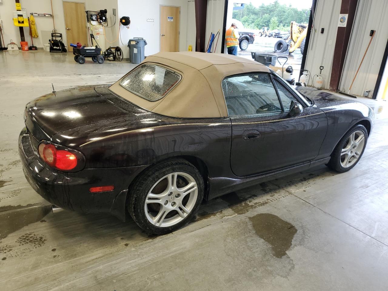 2005 Mazda Mx-5 Miata Base VIN: JM1NB353350410710 Lot: 65535324