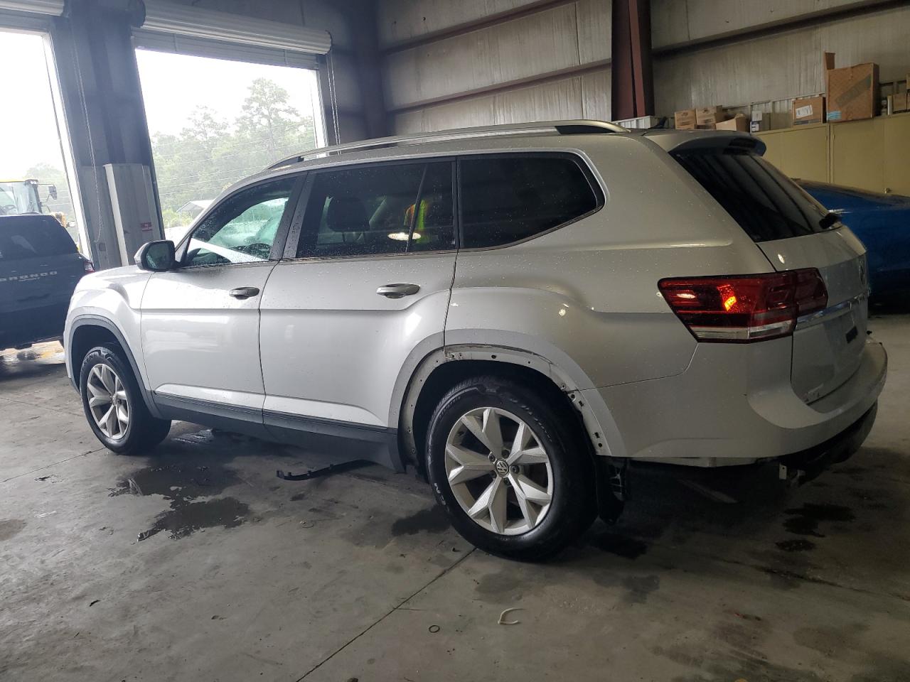 1V2AP2CA7JC529914 2018 VOLKSWAGEN ATLAS - Image 2