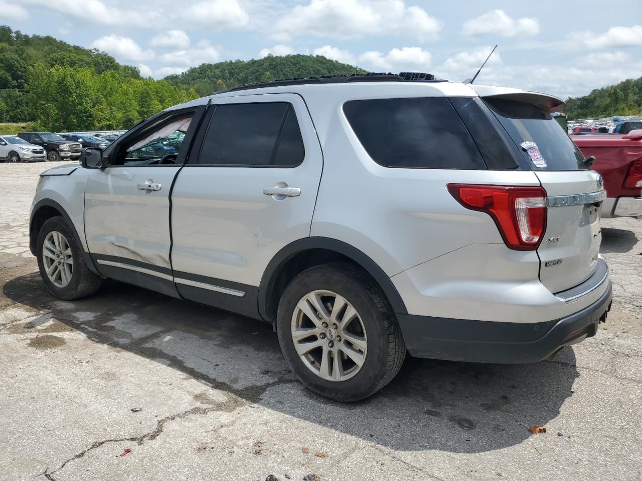 1FM5K8D85JGA65199 2018 FORD EXPLORER - Image 2