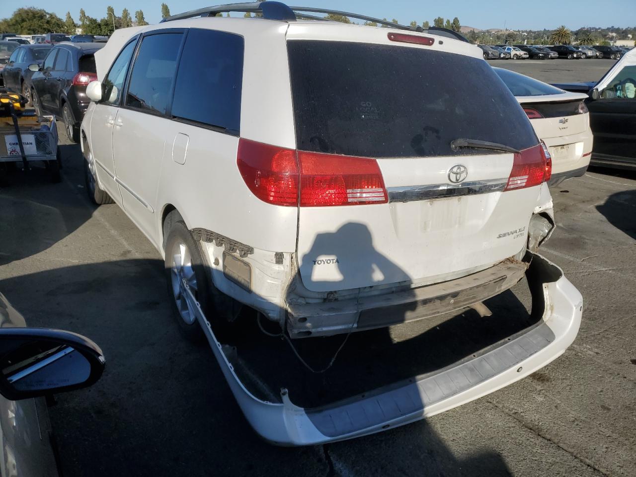 2004 Toyota Sienna - Image 2