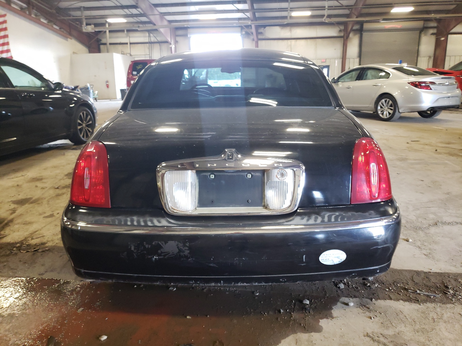 1LNHM83W2YY880617 2000 Lincoln Town Car Cartier