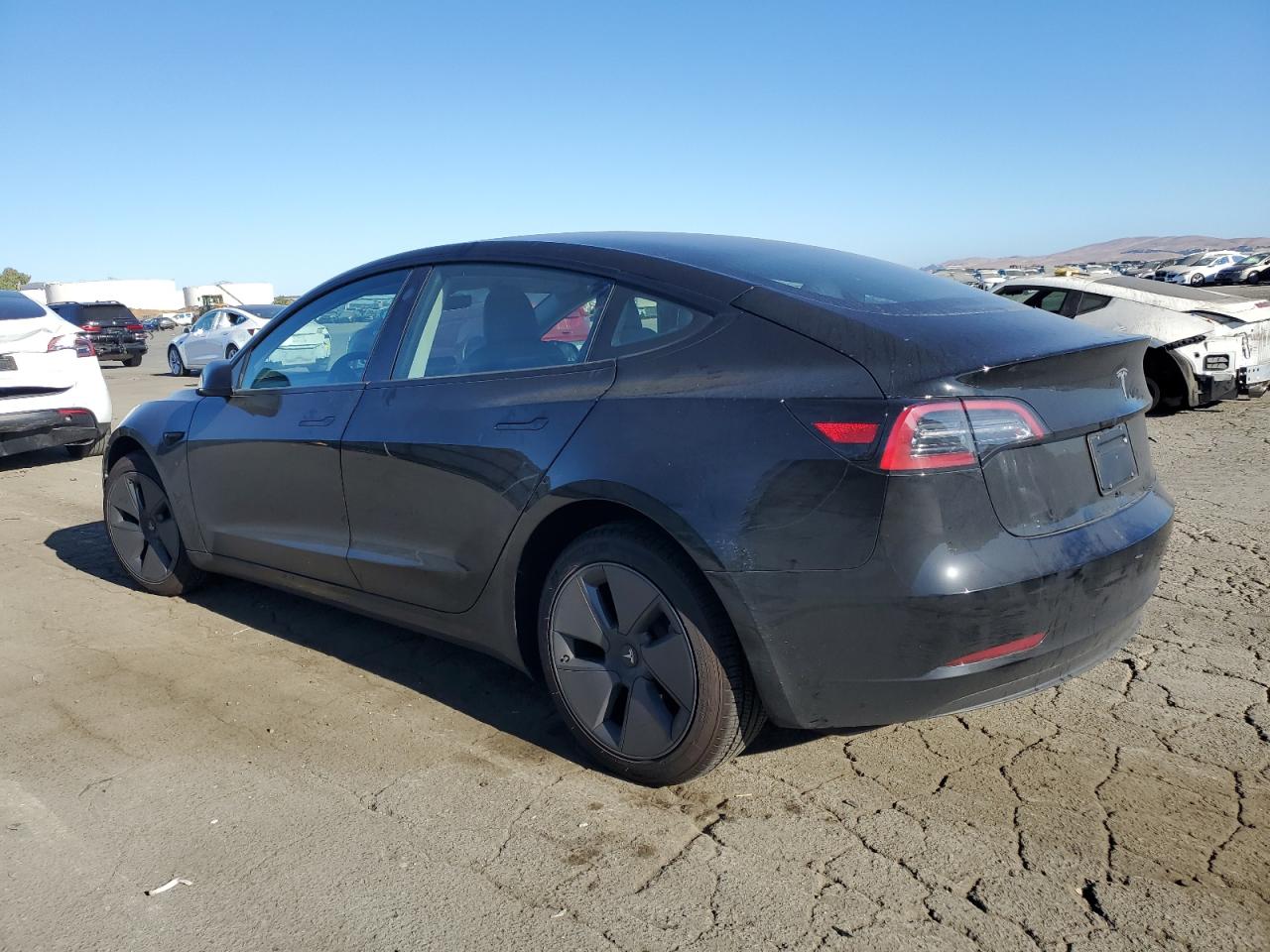 5YJ3E1EA1PF661134 2023 TESLA MODEL 3 - Image 2