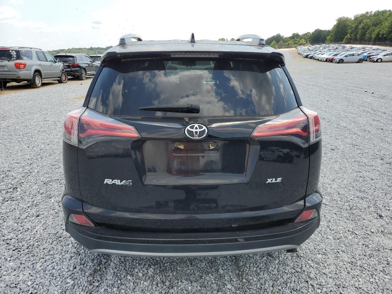 2017 Toyota Rav4 Xle VIN: 2T3WFREV1HW404563 Lot: 66240254