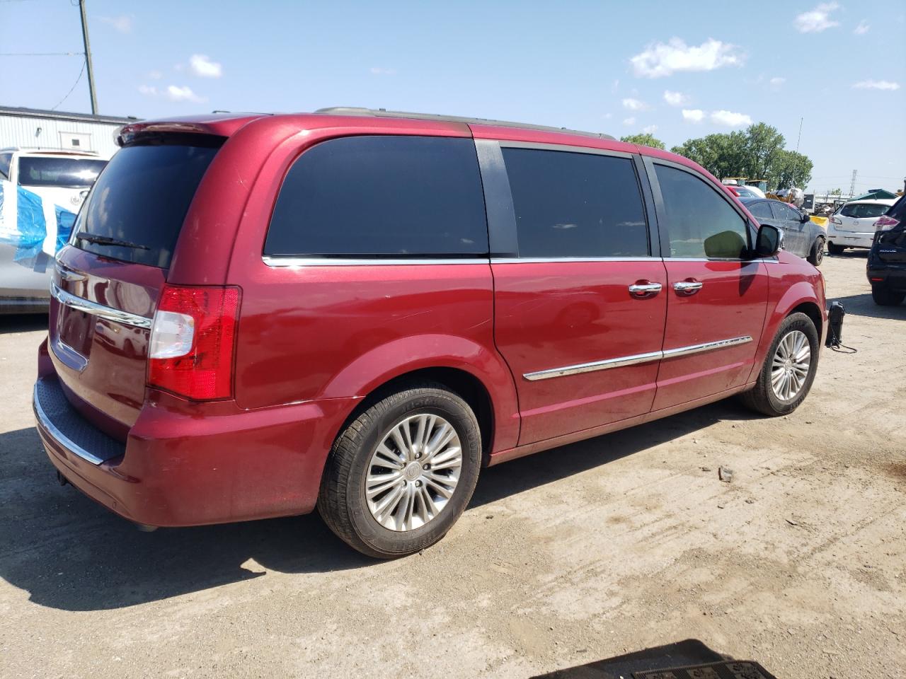 2015 Chrysler Town & Country - Image 3