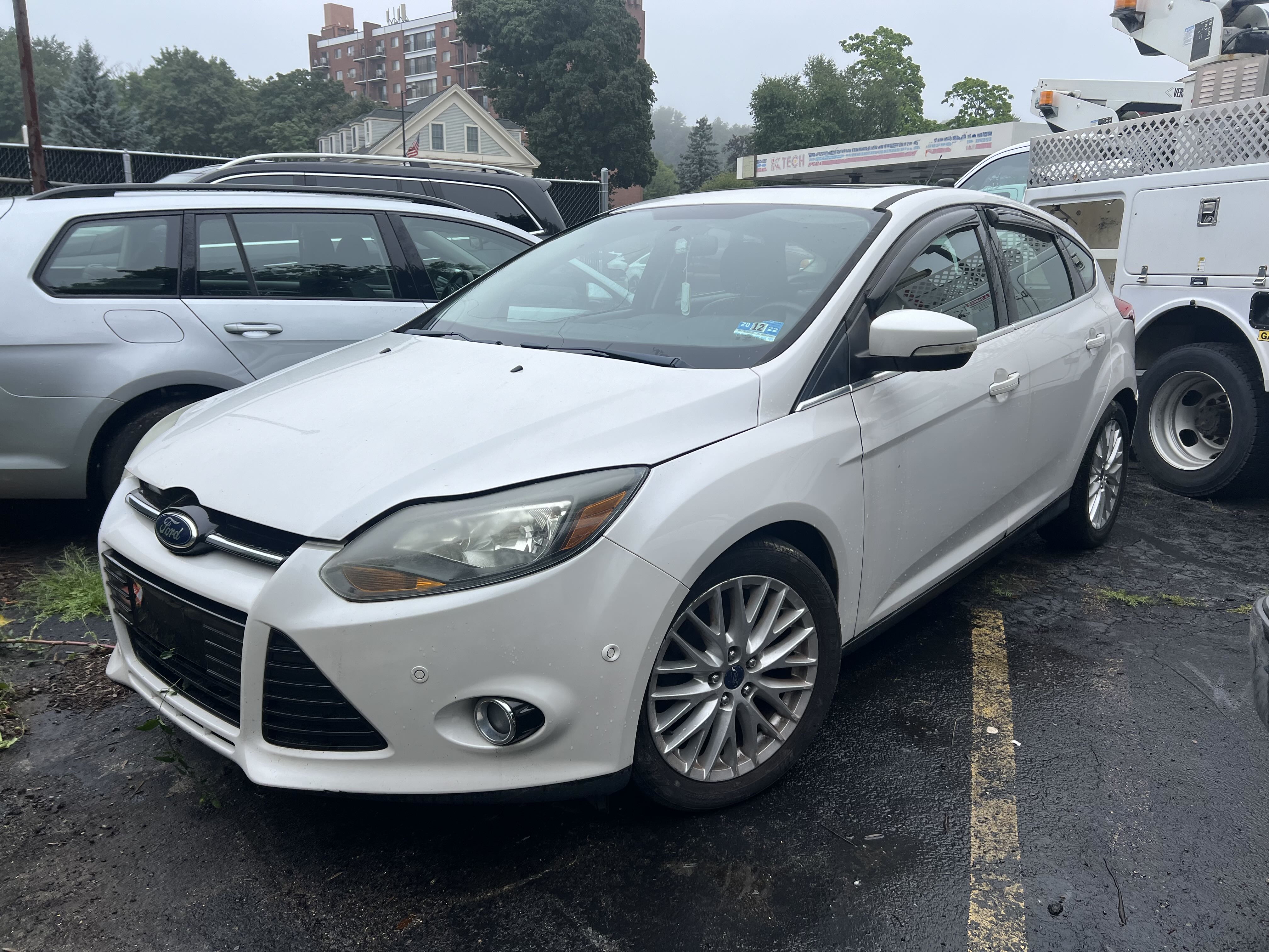 2013 Ford Focus Titanium vin: 1FADP3N22DL349969