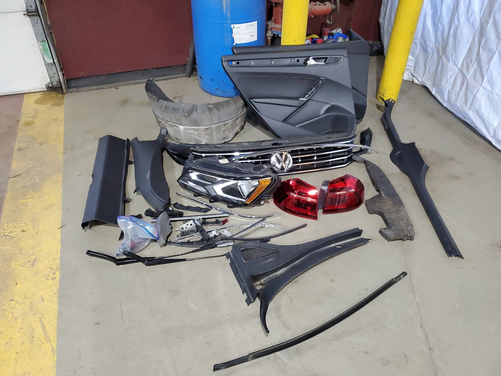 1VWAA7A35JC033608 2018 Volkswagen Passat S