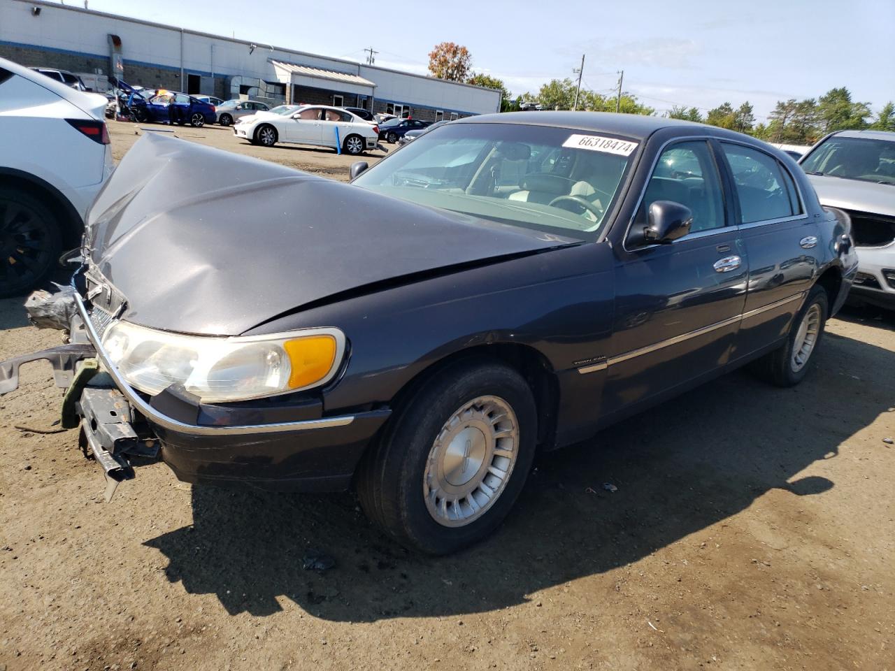 2000 Lincoln Town Car - Image 1