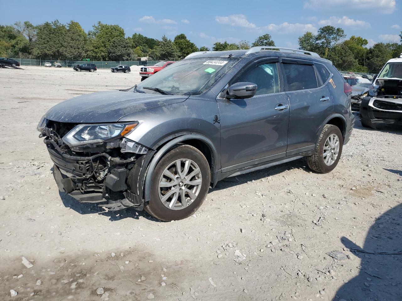 KNMAT2MV0JP597365 2018 NISSAN ROGUE - Image 1