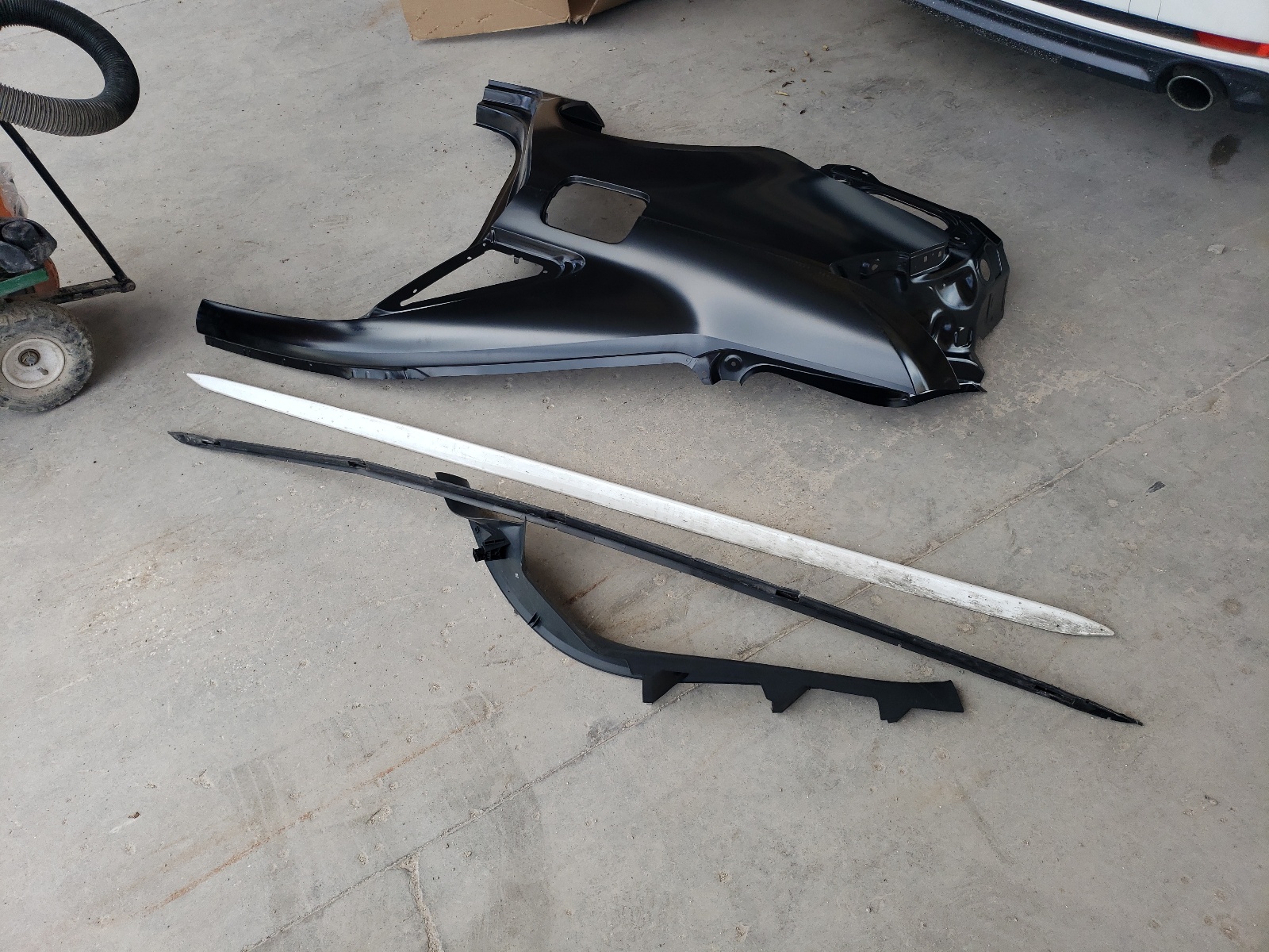 WAUKMAF43JA076396 2018 Audi A4 Premium