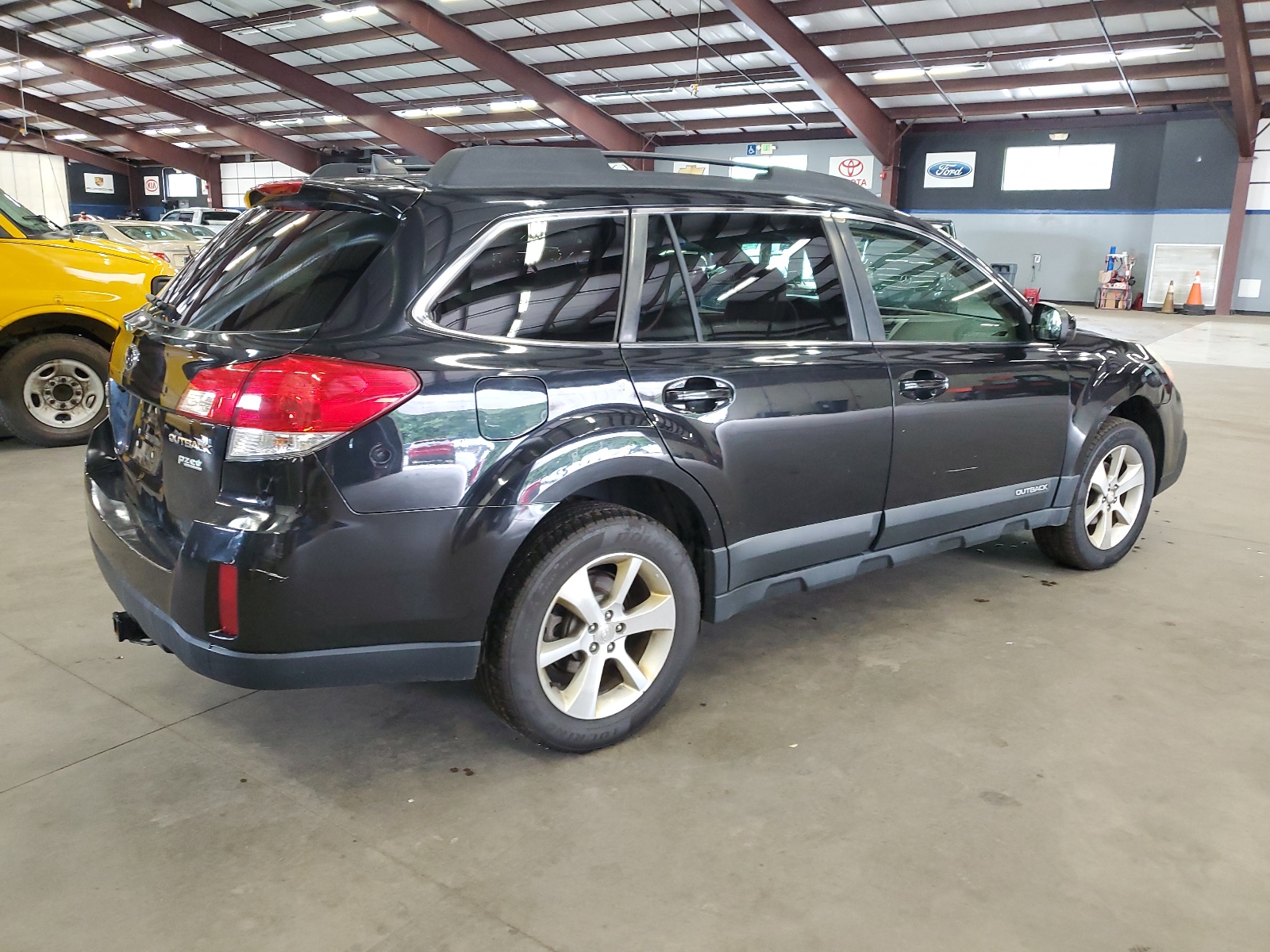 2013 Subaru Outback 2.5I Limited vin: 4S4BRBKCXD3262979