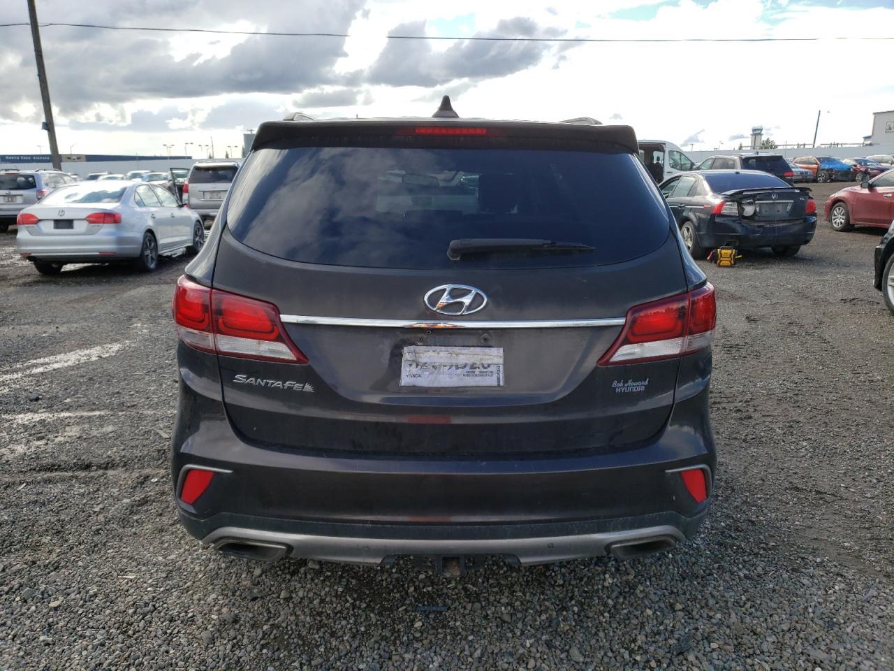 KM8SM4HF4HU180158 2017 Hyundai Santa Fe Se