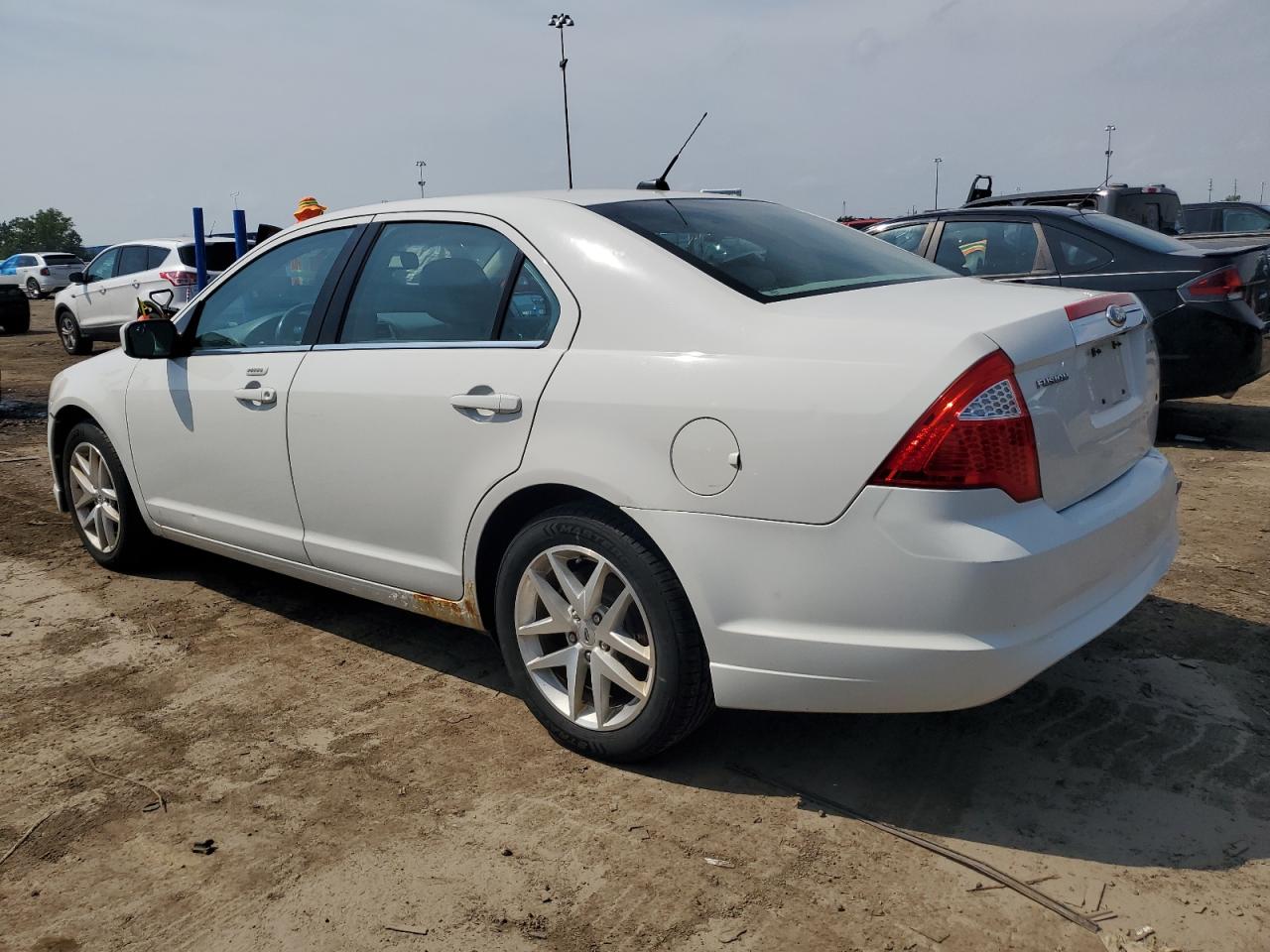 2011 Ford Fusion - Image 2