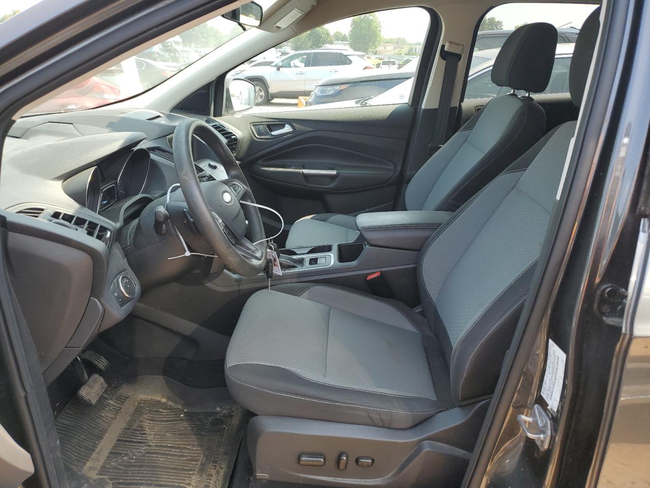 1FMCU0GD6HUD23897 2017 Ford Escape Se