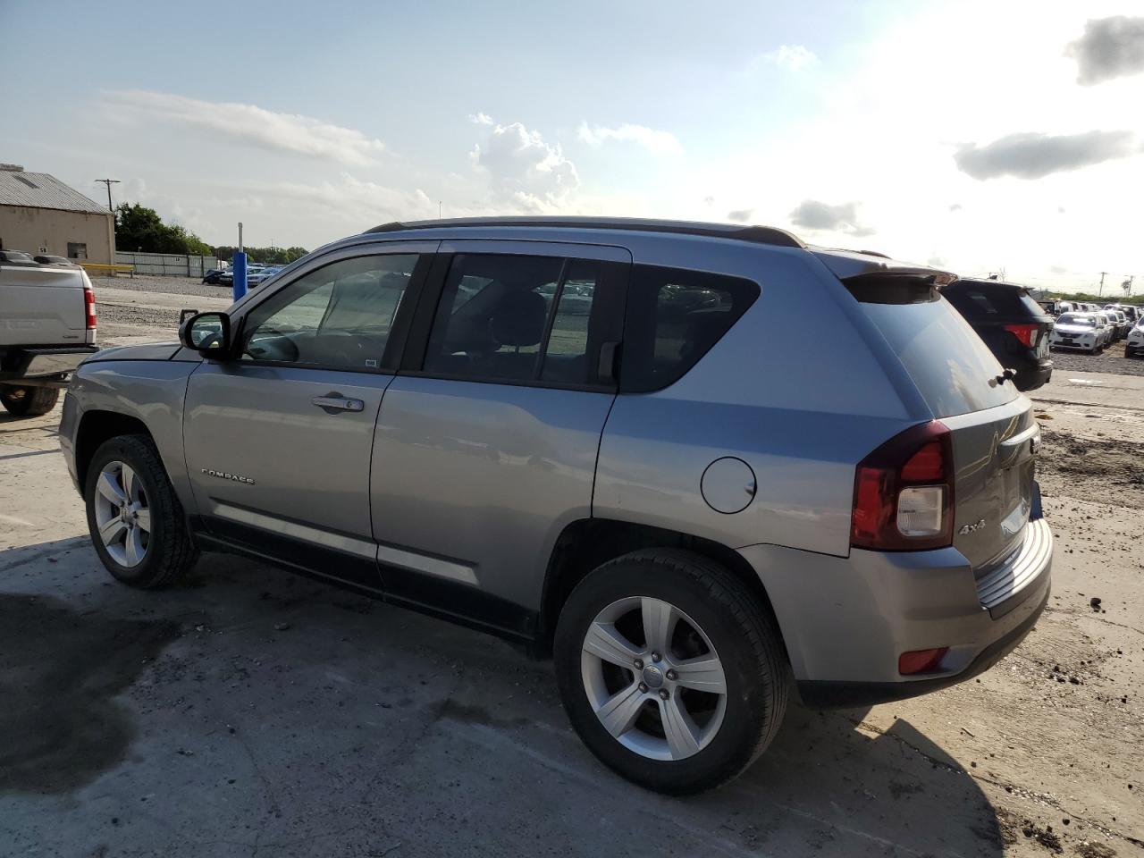 1C4NJDBB3FD269054 2015 JEEP COMPASS - Image 2