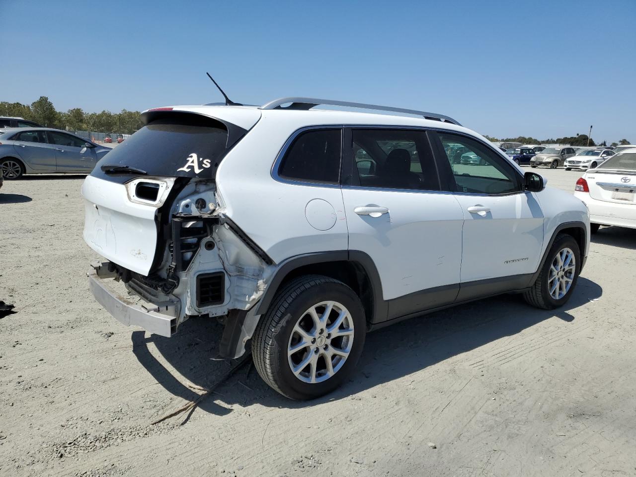 2015 Jeep Cherokee Latitude VIN: 1C4PJLCB6FW553252 Lot: 68627534