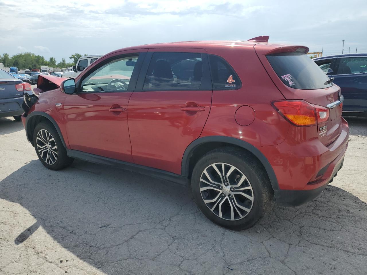 JA4AR3AW8JU002288 2018 MITSUBISHI OUTLANDER - Image 2