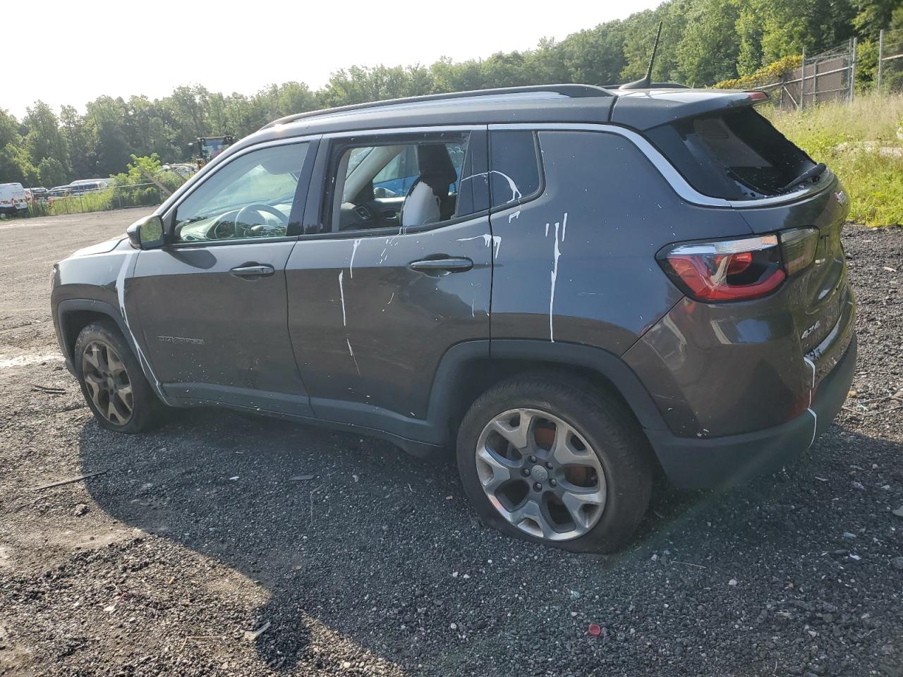 3C4NJDCB8JT393757 2018 JEEP COMPASS - Image 2