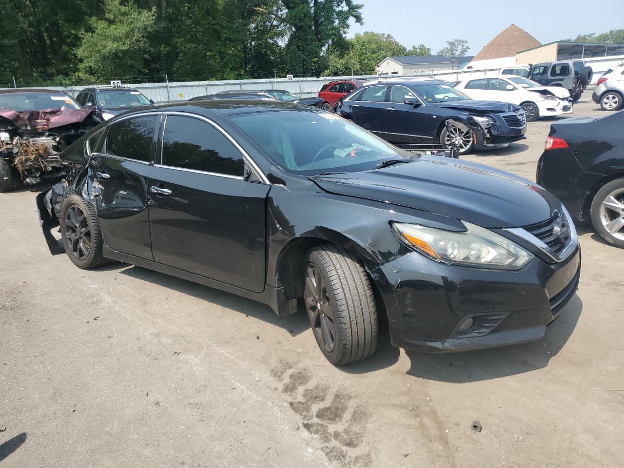 2017 Nissan Altima - Image 4