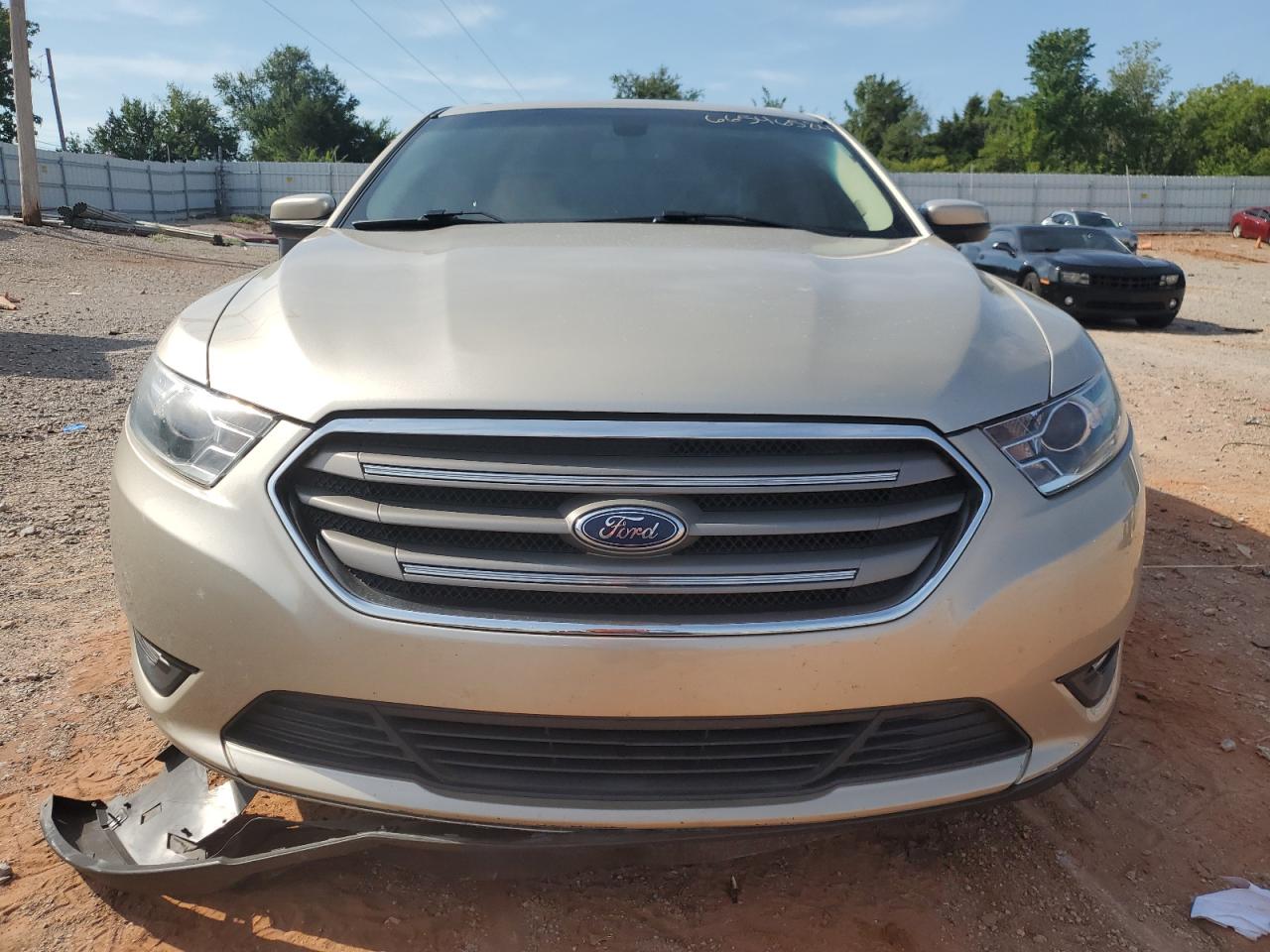 1FAHP2E89JG105210 2018 Ford Taurus Sel